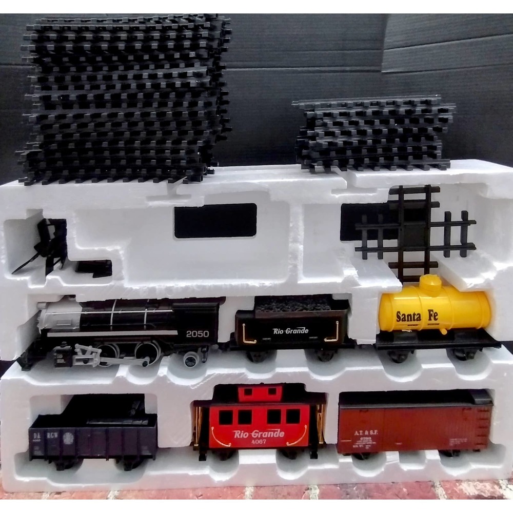 Eztec Silverado Express Electric Train Set! Retail $190. Very Large Set!